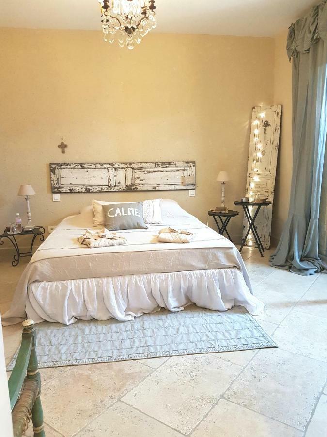 カスティヨン・デュ・ガール Fontaine De Cerier Bed & Breakfast エクステリア 写真